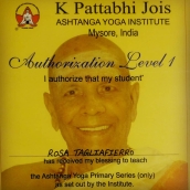 Giugno 2018 - certificato di autorizzazione all'insegnamento da parte di Sharath Jois al KPJAYI